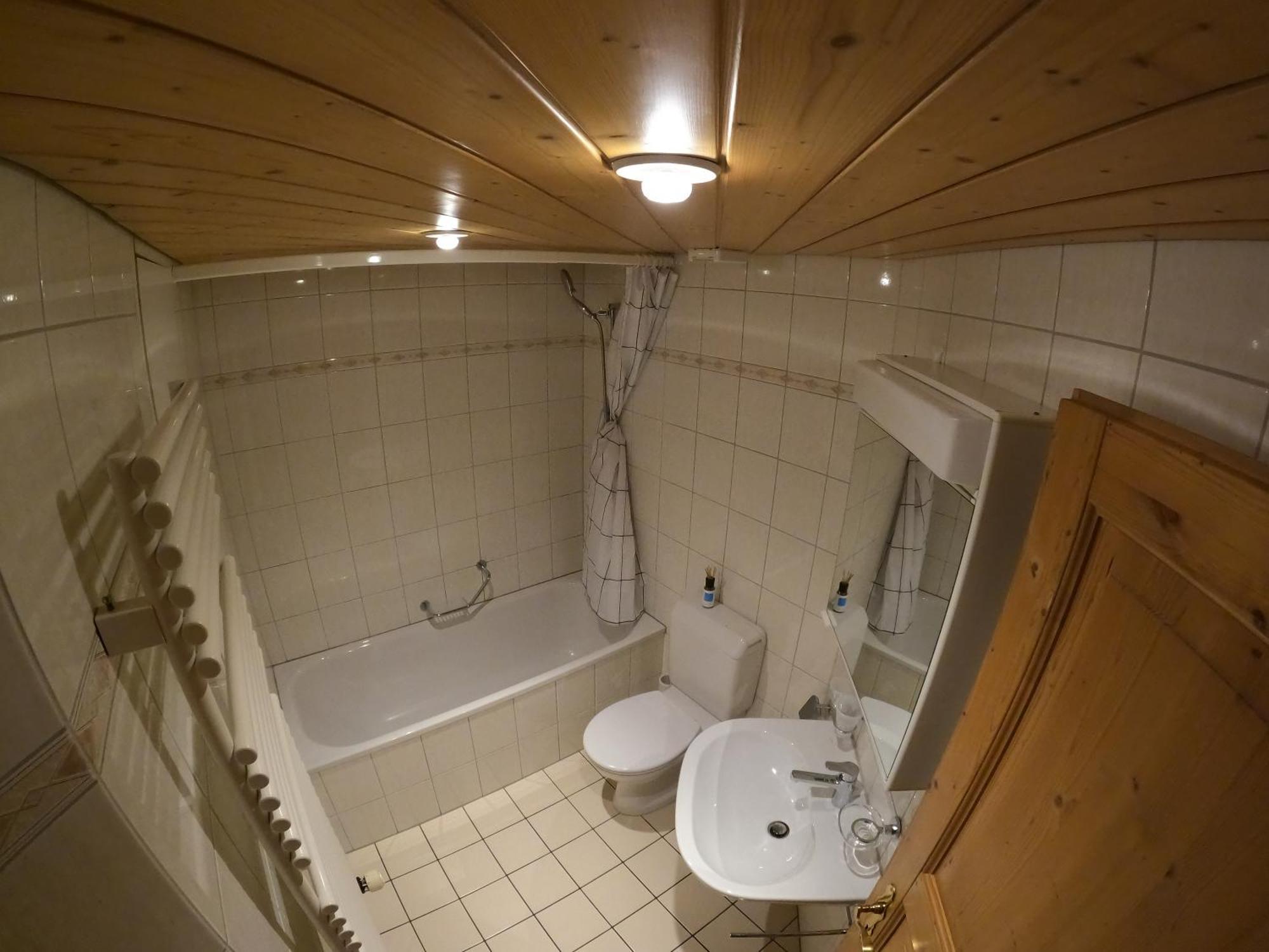 Fine&Pine Center Apartment Matten bei Interlaken Ngoại thất bức ảnh